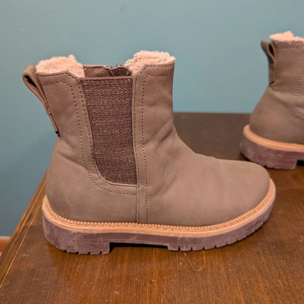 Toms color brownish